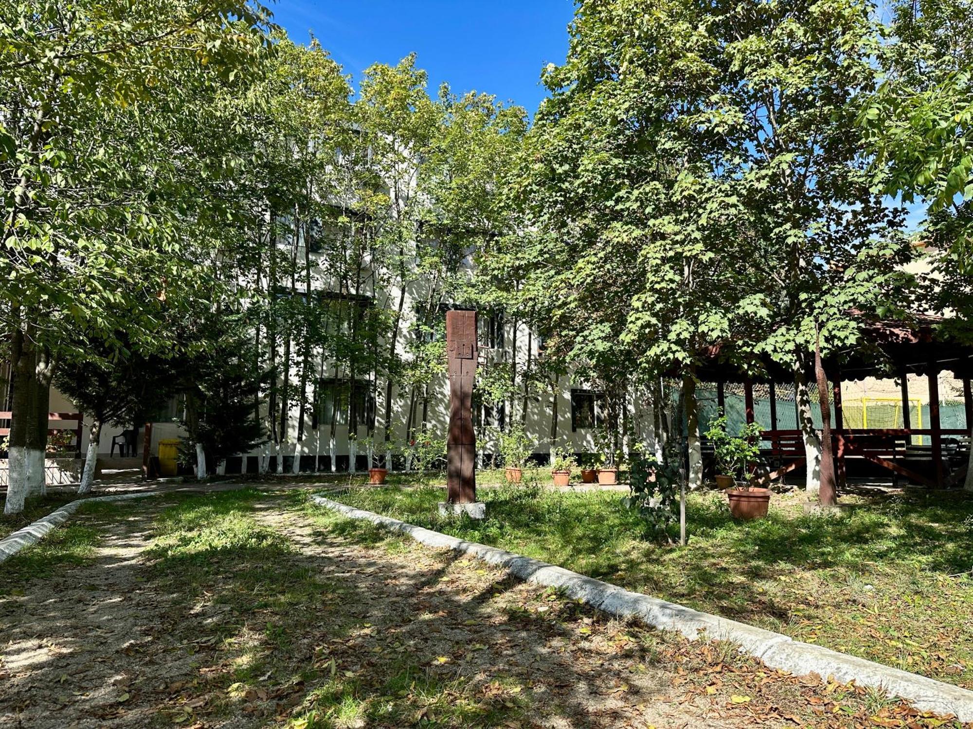 Hostel Horia Plopeni Exterior foto